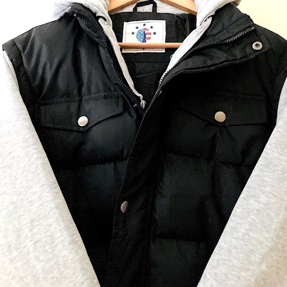 🆕 US ICON puffy Black Vested Jacket w/ Gray sweatpant material sleeves & hood - Picture 4 of 15